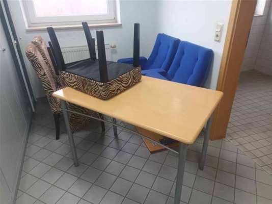 Bild Tisch, Sessel, Kinostühle