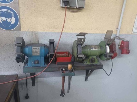 Bild Wandkonsole mit 2 Doppelschleifböcken